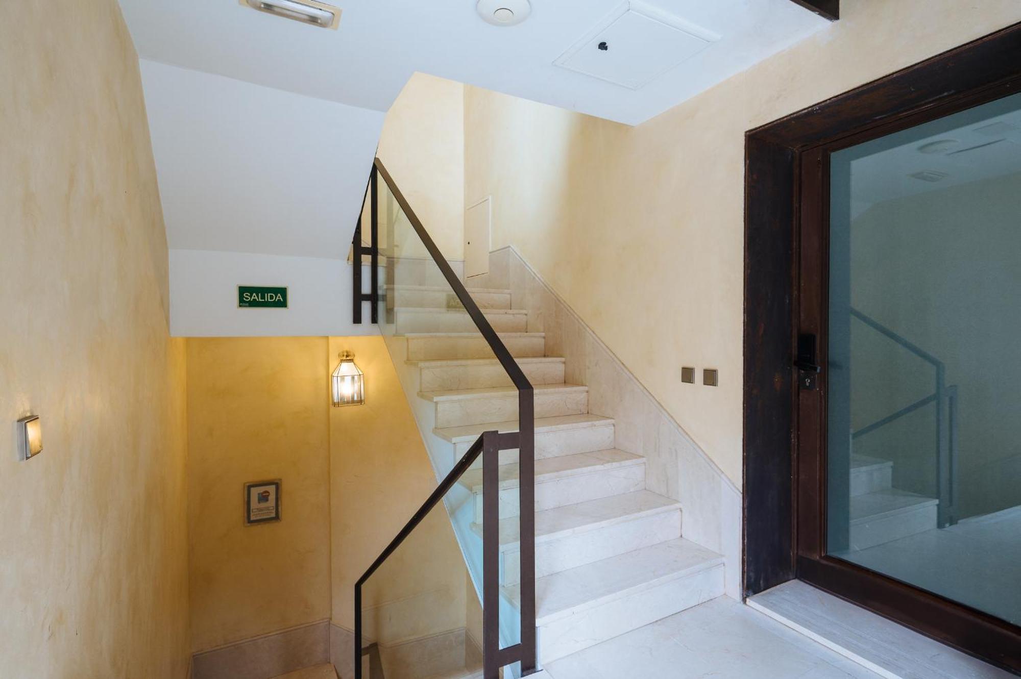 Apartamentos La Vistosona Seville Exterior photo